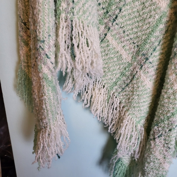 Boyne Valley Weavers Irish Wool Mint Green Plaid Fringe Poncho Shawl Sweater - Picture 6 of 7